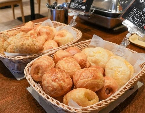 【朝食】焼きたてパン