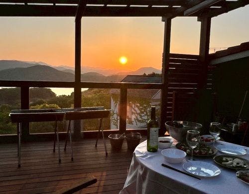 夕焼けが綺麗なウッドデッキからの眺め