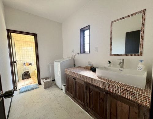 展望風呂につながる広い洗面台