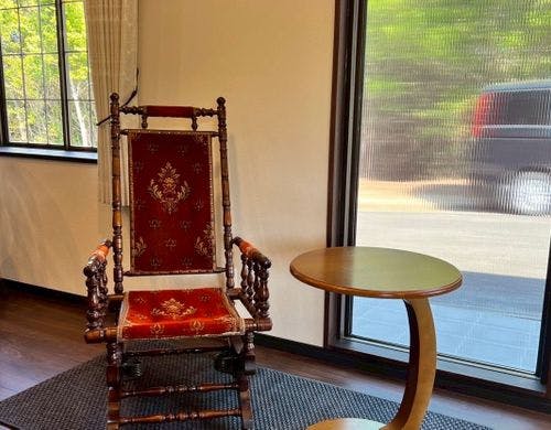 英国1900年代の揺り椅子です。