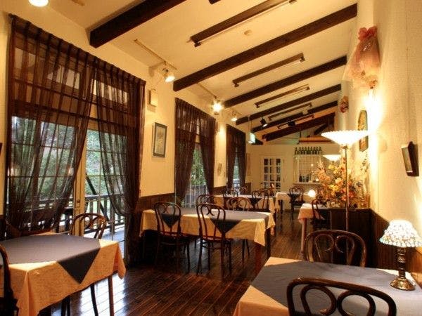 อาหารเย็นและอาหารเช้าอยู่ที่นี่ค่ะ