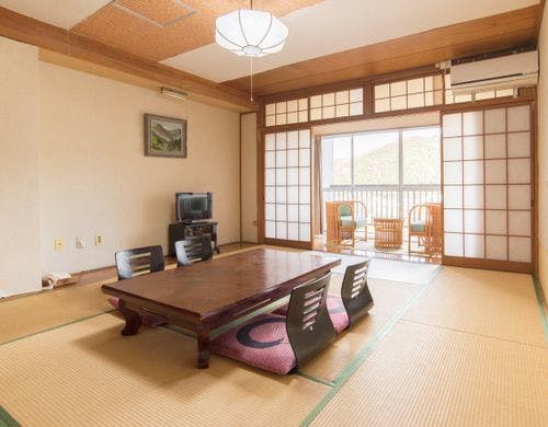 *【部屋（和室１０畳）】