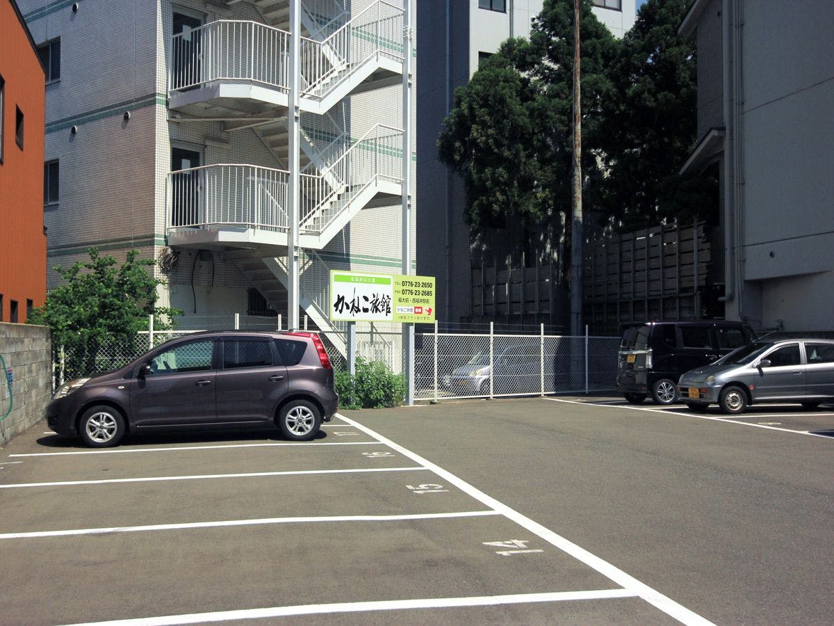 【สิ่งอำนวยความสะดวก】ที่จอดรถ