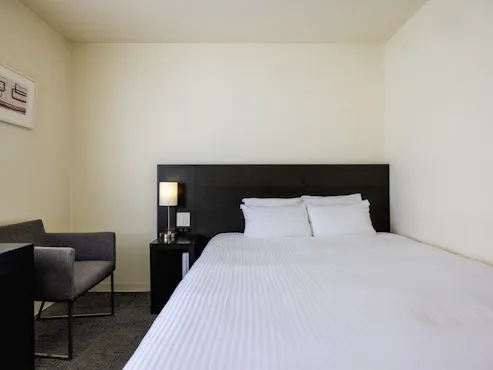 ■ข้อมูลห้องพัก
13 ตารางเมตร / เตียงกว้าง 140 ซม. × 1 เตียง