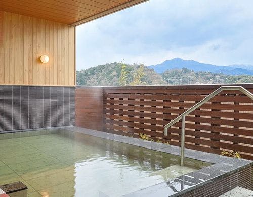大浴場の露天風呂は源泉かけ流し