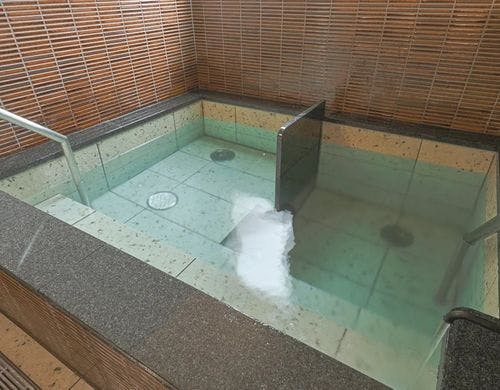 2つの深さある水風呂。