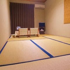 ＜ห้องสไตล์ญี่ปุ่น 9 เสื่อทาทามิ ตัวอย่าง＞รองรับได้สูงสุด 4 ท่าน
