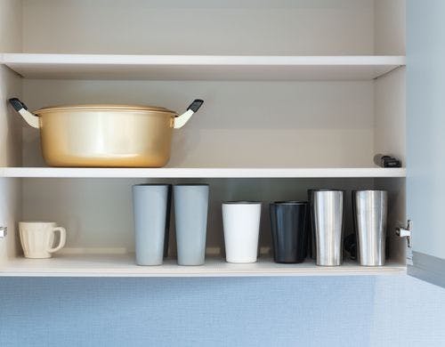 食器や調理器具を各種ご用意。