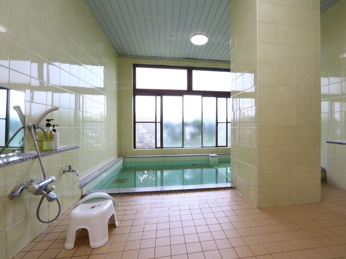 ห้องอาบน้ำในอาคาร_ห้องอาบน้ำกว้างขวางสำหรับผู้หญิงเท่านั้น*