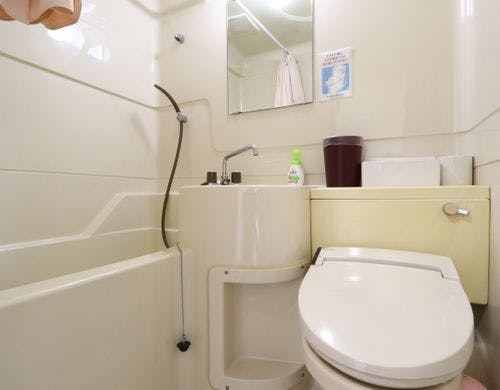 小さいながらもユニットバス付きで便利♪*