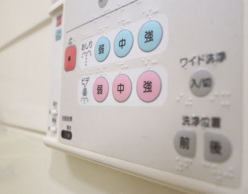 全室温水洗浄機付トイレです*