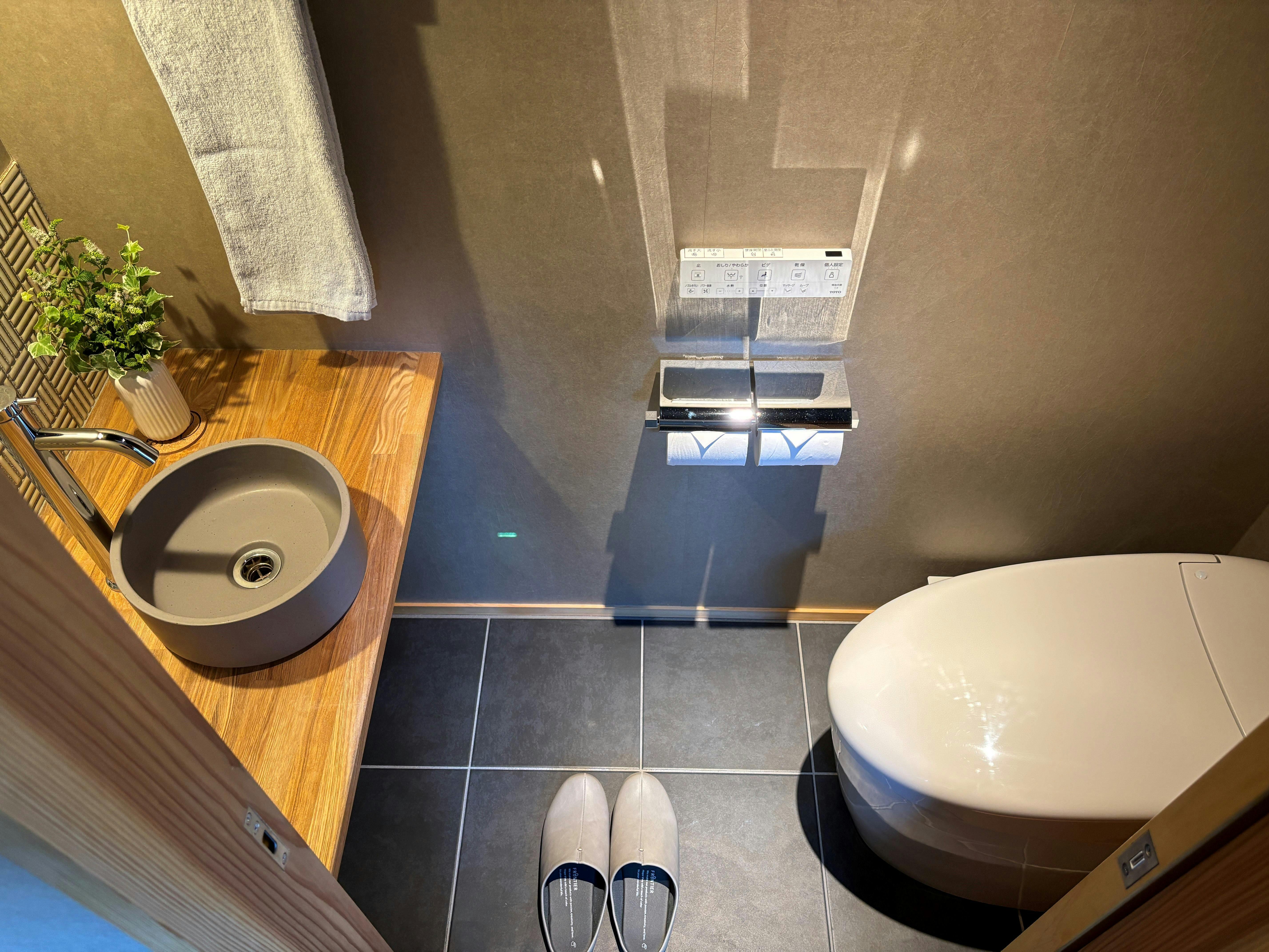 Tsubaki & tokotowa - A Traditional Machiya with Private Rental, Featuring a stone sauna and Open-Air Bath