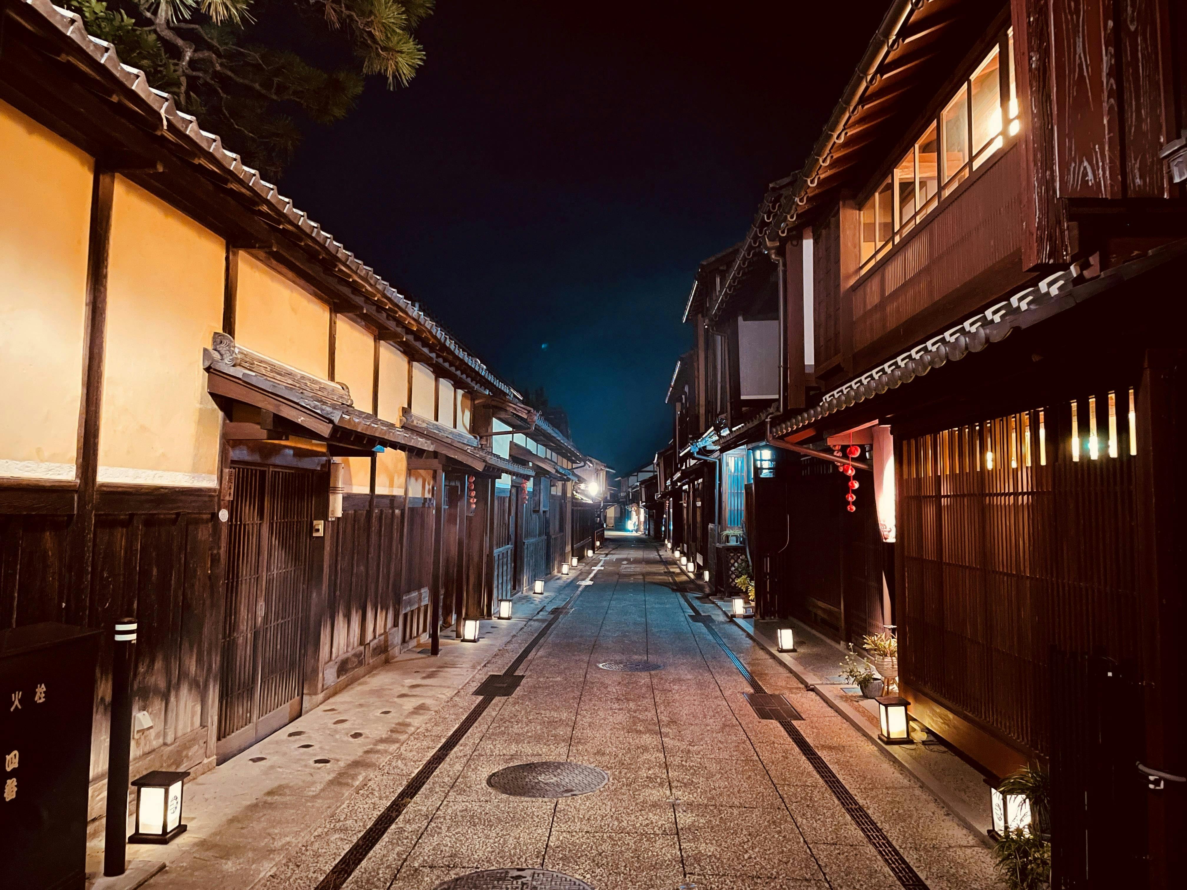 Tsubaki & tokotowa - A Traditional Machiya with Private Rental, Featuring a stone sauna and Open-Air Bath