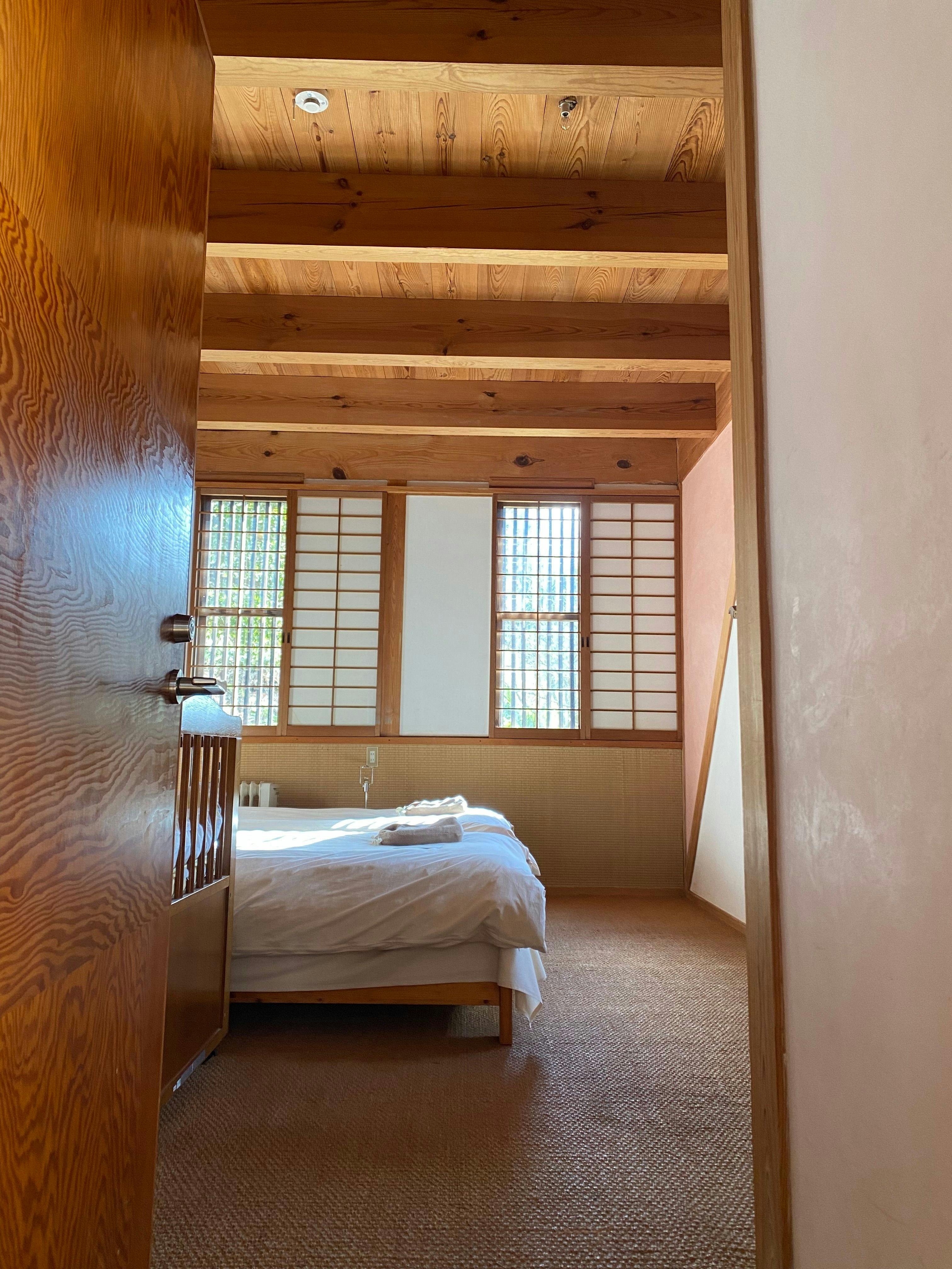 ห้องสไตล์ตะวันตกเรียบง่ายและสะดวกสบาย