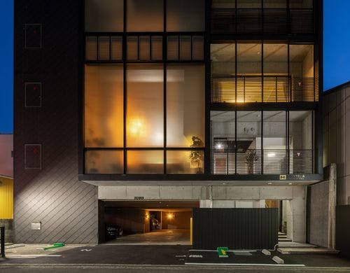 ホテル外観（夜）