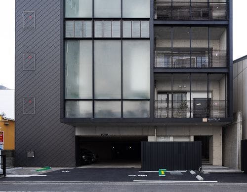 ホテル正面（昼）