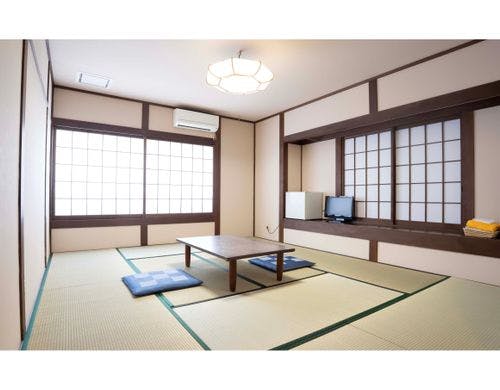 2階竹の間<BR>部屋前にお手洗いがございます