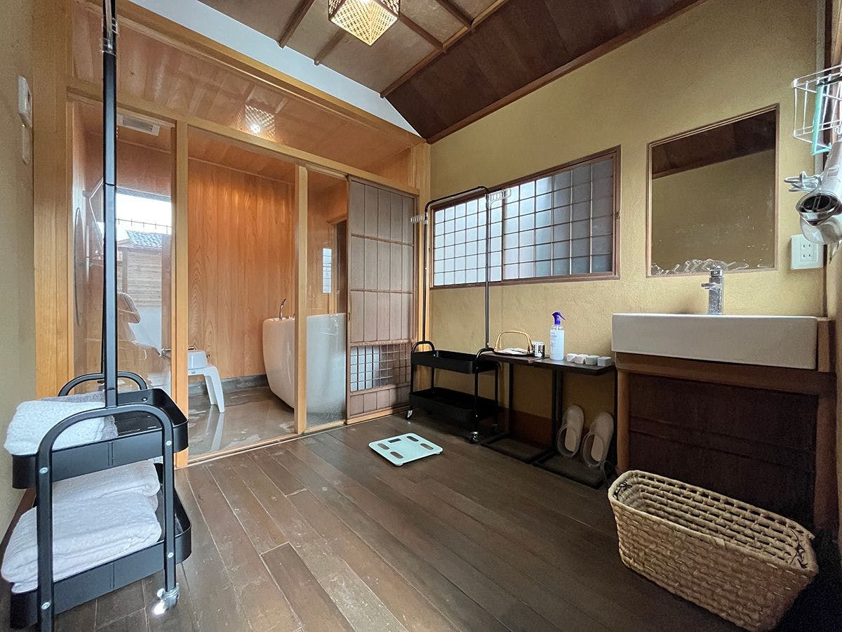 เซ็นราคุ ห้องอาบน้ำและห้องเปลี่ยนเสื้อผ้า