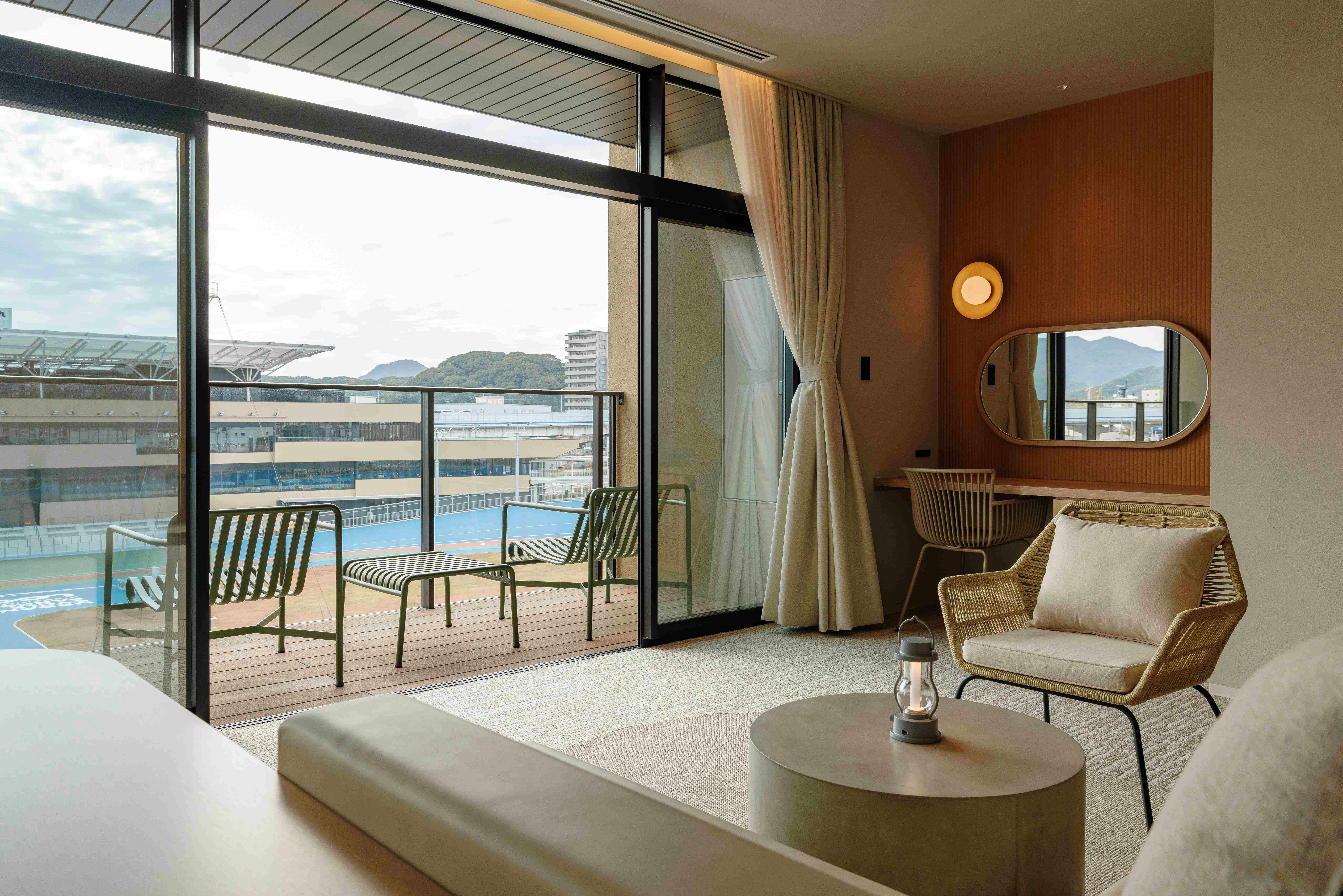 ห้องสวีททรงวงรี วิวจากฝั่งเตียง