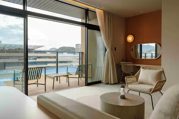 ห้องสวีททรงวงรี วิวจากฝั่งเตียง