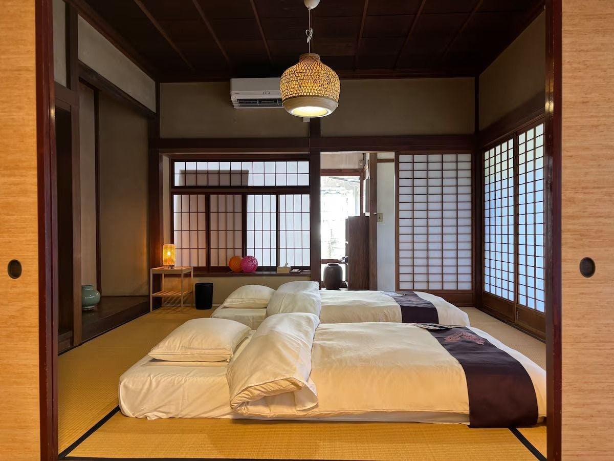 Accommodation “Saichu”with Free-Flowing Hot Spring Water and Traditional Namako Walls
