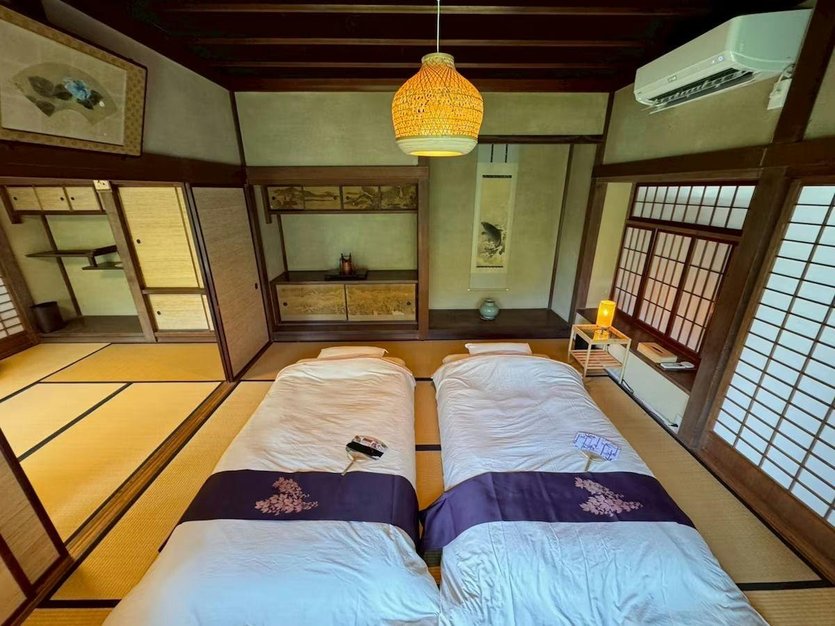 Accommodation “Saichu”with Free-Flowing Hot Spring Water and Traditional Namako Walls