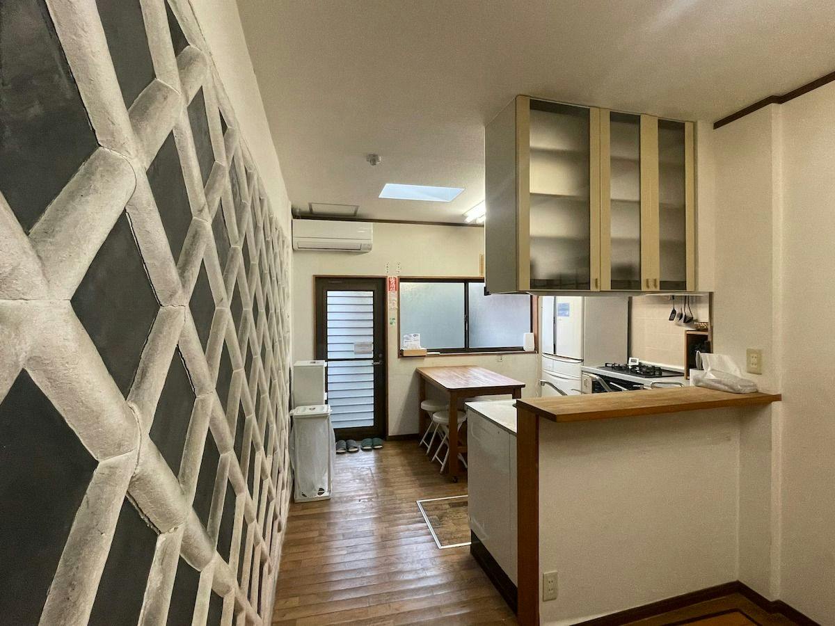 Accommodation “Saichu”with Free-Flowing Hot Spring Water and Traditional Namako Walls