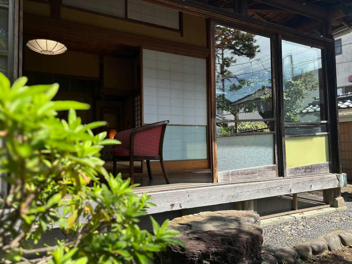 Accommodation “Saichu”with Free-Flowing Hot Spring Water and Traditional Namako Walls