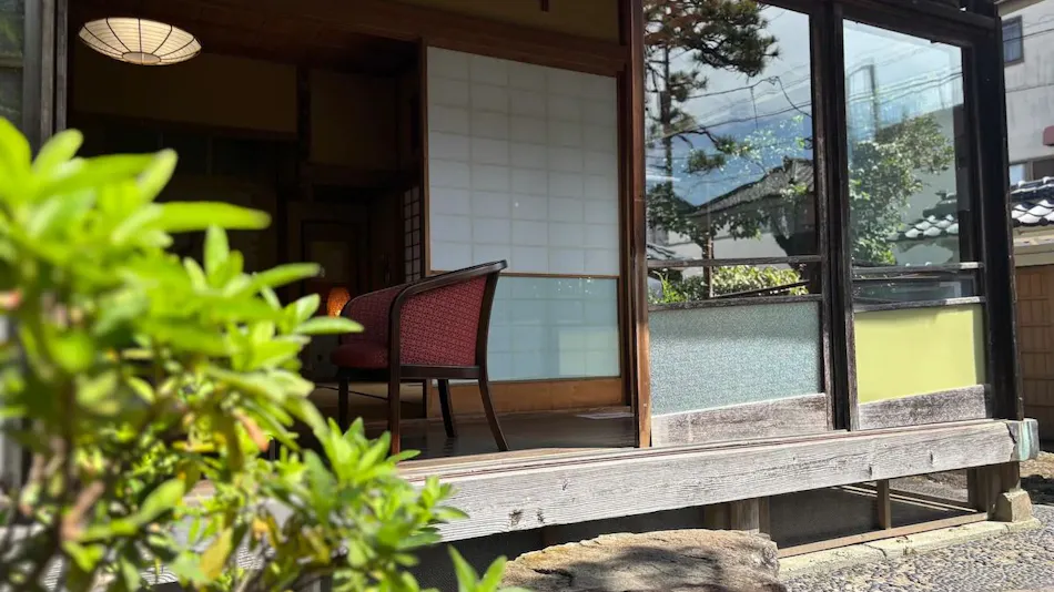 Accommodation “Saichu”with Free-Flowing Hot Spring Water and Traditional Namako Walls