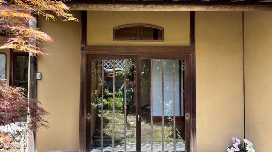 Accommodation “Saichu”with Free-Flowing Hot Spring Water and Traditional Namako Walls