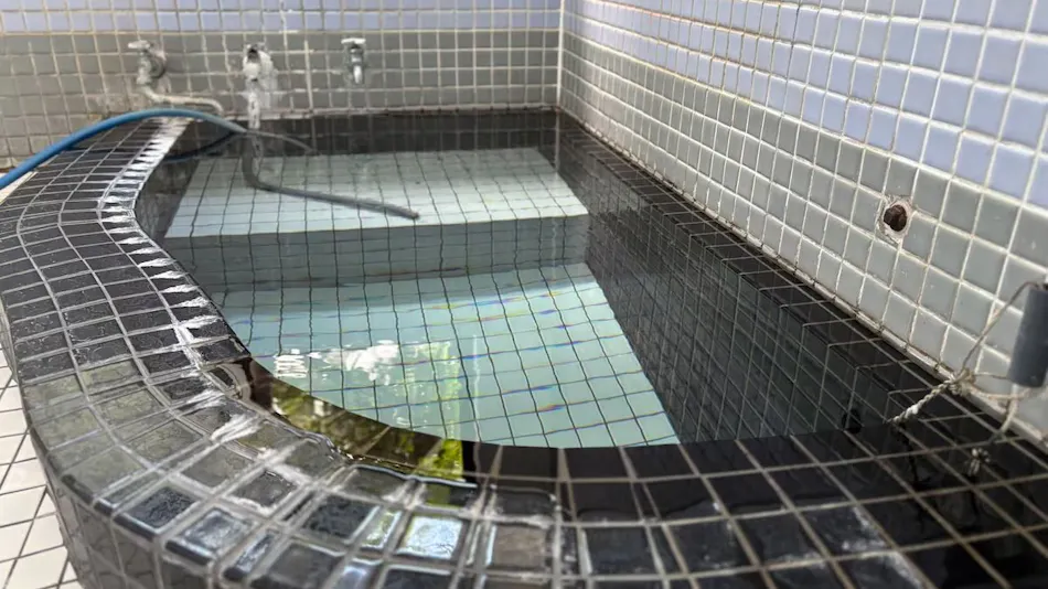 Accommodation “Saichu”with Free-Flowing Hot Spring Water and Traditional Namako Walls