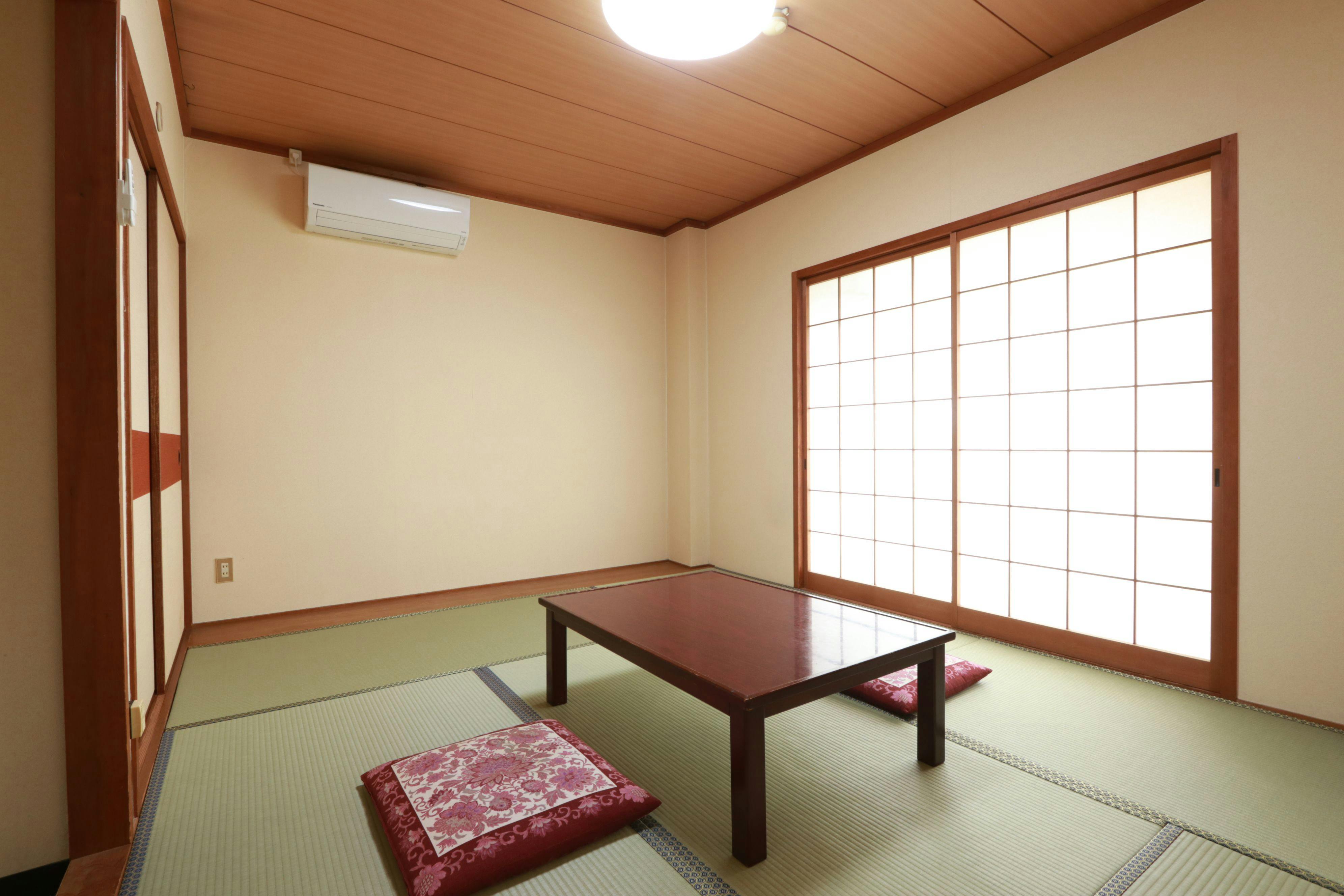 Hatsune Inn & Restaurant