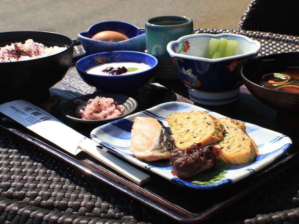 Hatsune Inn & Restaurant