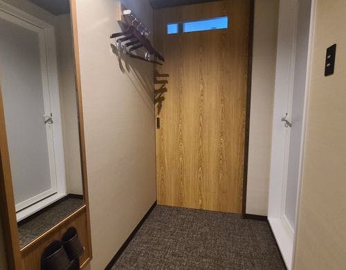 室内引戸付きの客室。