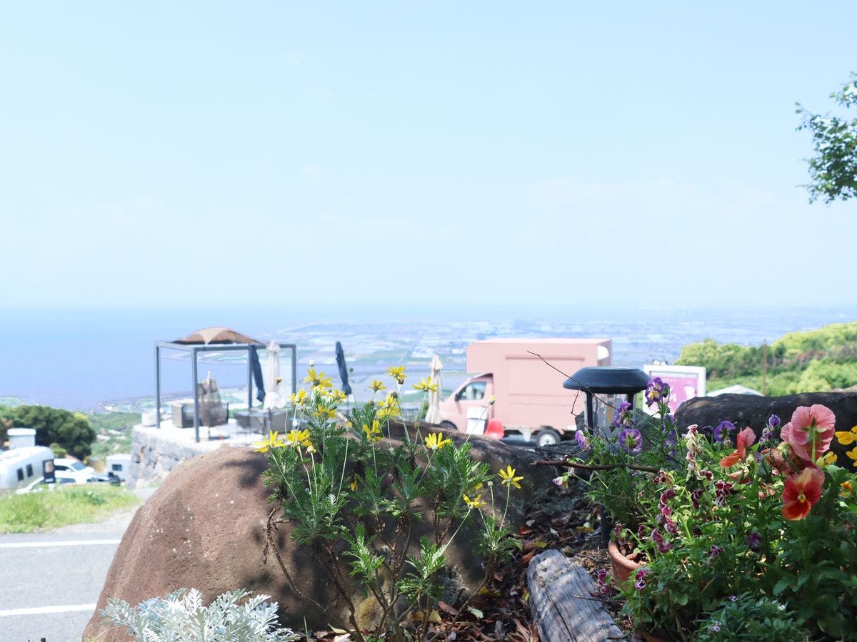 Stunning views and a stylish café right in front of you♪