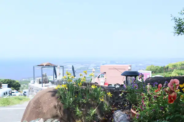 Stunning views and a stylish café right in front of you♪