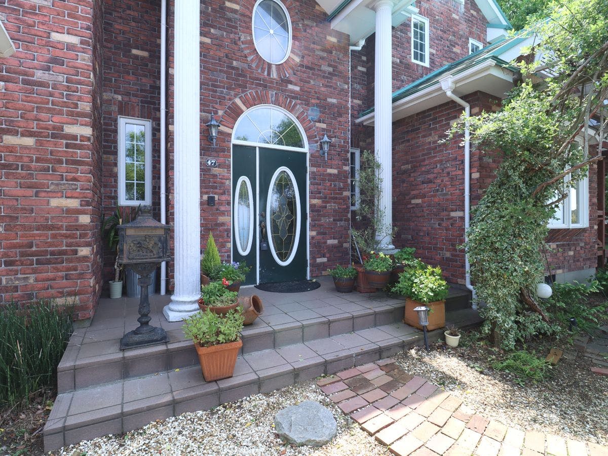 Welcome to THE GOLDEN PATH VILLA.