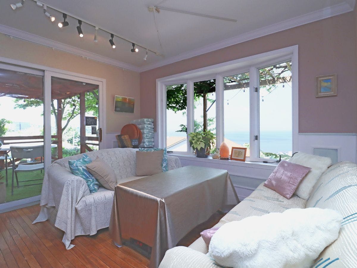 A relaxing Room with an ocean view