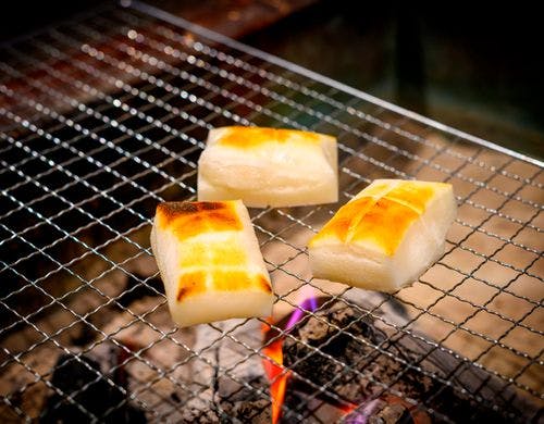 炭火でじっくり焼けるお餅