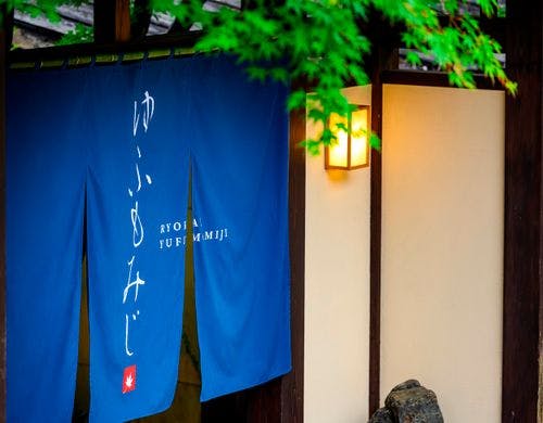 灯りが迎える、静かな夜