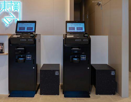 自動チェックイン機