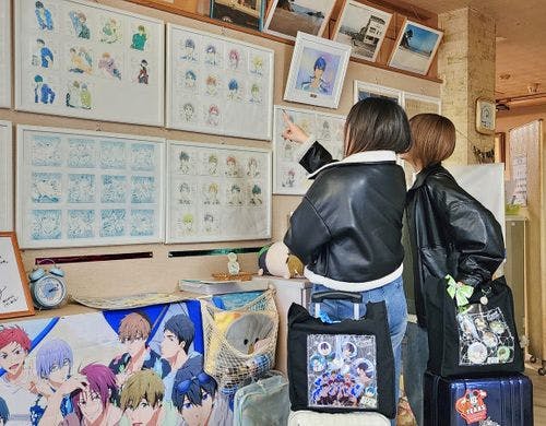 ロビーにはグッズの展示も！
