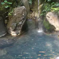 Pemandian terbuka khusus pria