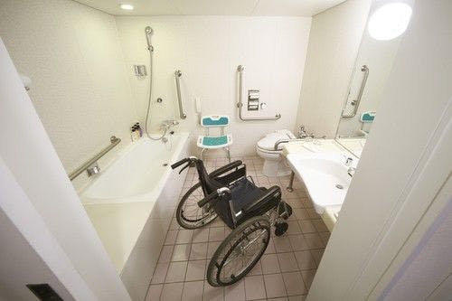 【ホテルイースト21東京】ユニバーサルルーム（ツイン/定員２名・31平米）のバスルーム