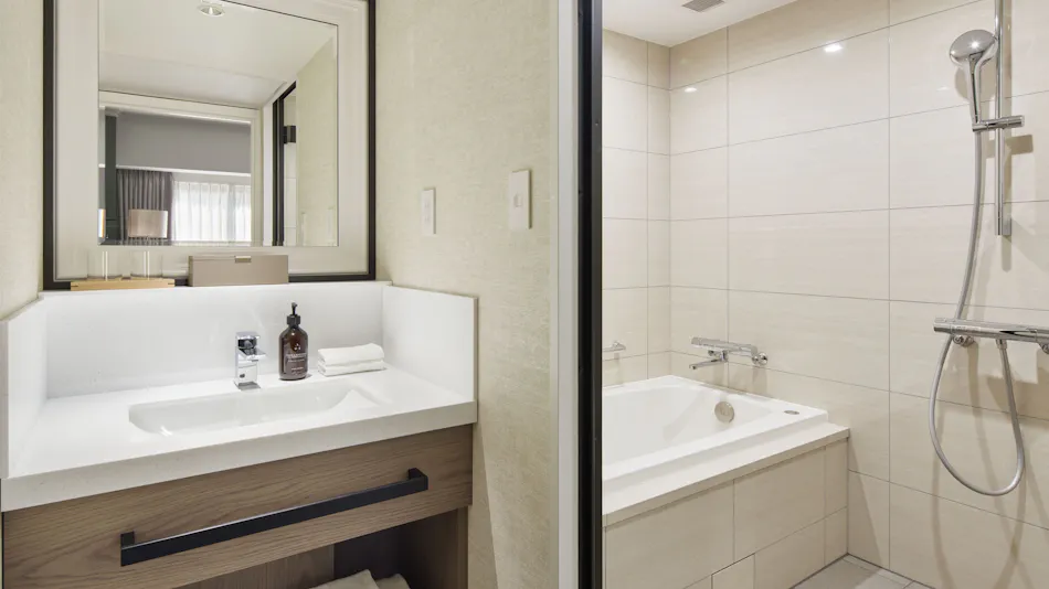 RIHGA Royal Hotel Osaka, Vignette Collection an IHG Hotels