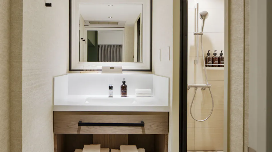 RIHGA Royal Hotel Osaka, Vignette Collection an IHG Hotels