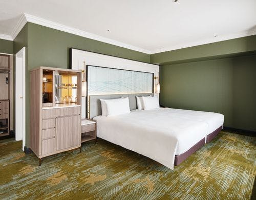 23F「ロイヤルラウンジ」。