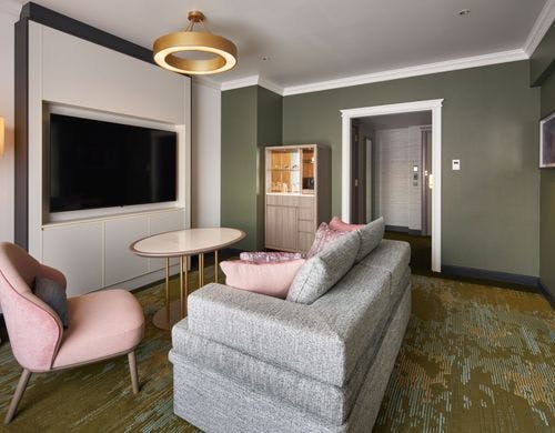 23F「ロイヤルラウンジ」