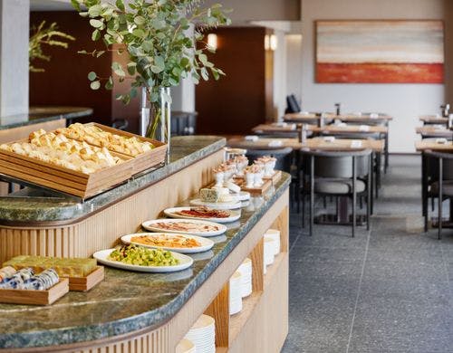 23F「ロイヤルラウンジ」。