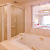 小型套房 - 浴室(示例)